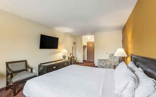 Econo Lodge Whitehall near Michigan's Adventure