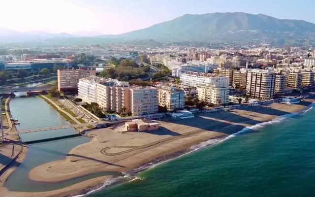 Amplio apartamento junto al mar