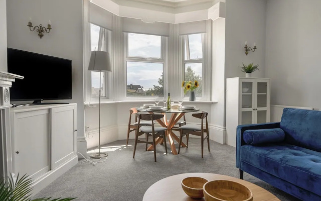 Flat 2, 10 Seafield Road