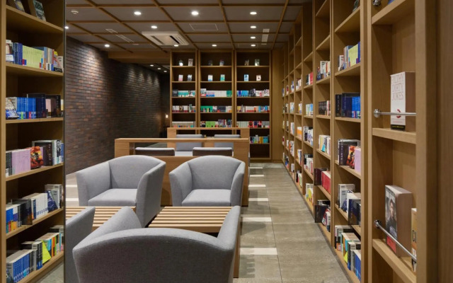 Lamp Light Books Hotel Sapporo