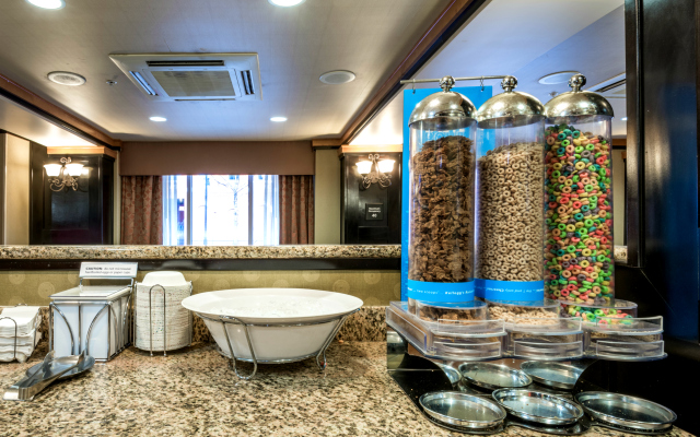 Hampton Inn & Suites Montgomery-Downtown
