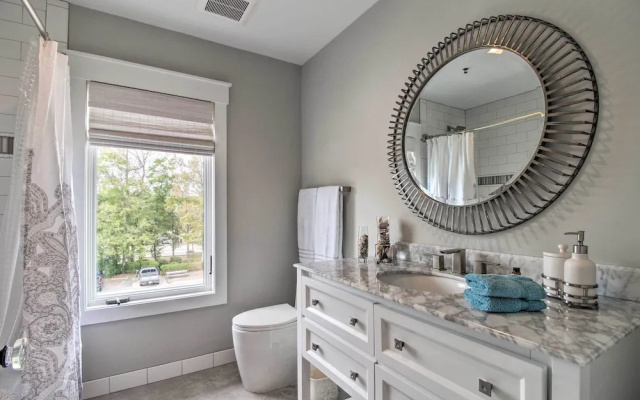 Pet-friendly Villa w/ Balcony in Bluffton!