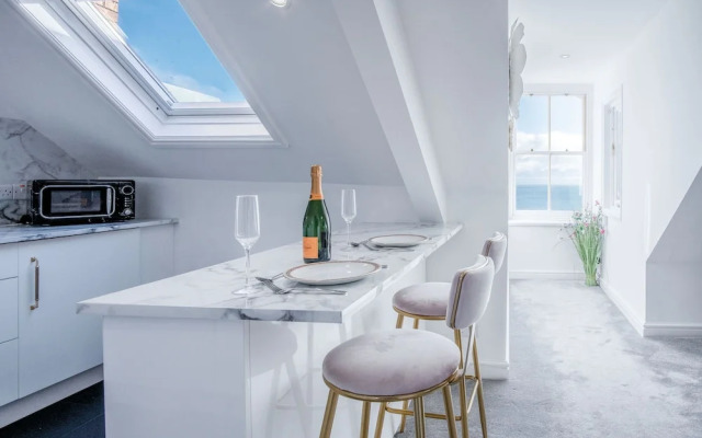 The Penthouse - Luxury 1 Bed - Panorama - Tenby