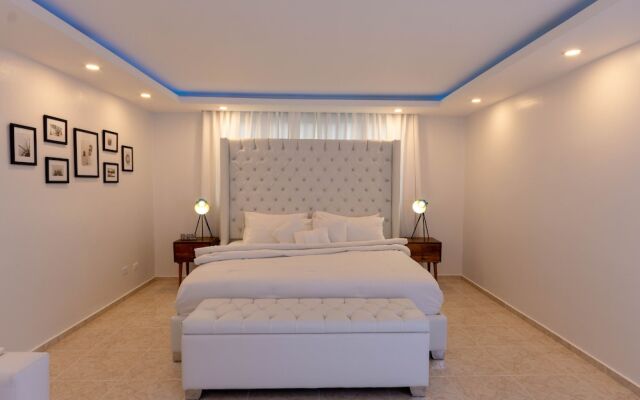 Unique & Spacious 2bdrs Luxury Condo
