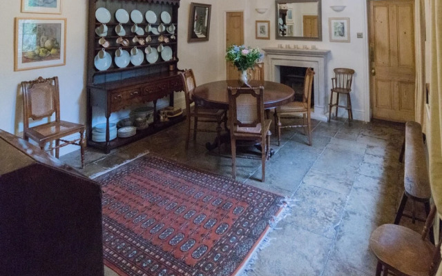 S. Howard Bed & Breakfast