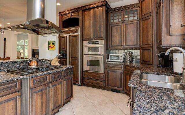 Waterfall Manor - 4 Br Home
