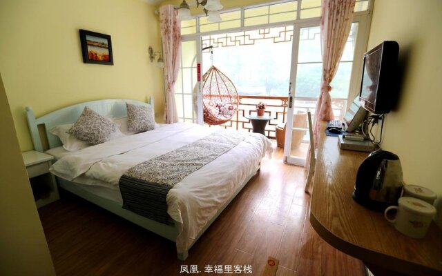 Fenghuang Happy Hotel