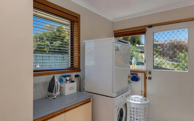 Relax Away - Family Get Away By The Sea