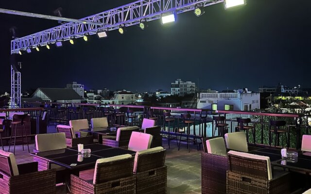 Nico's Hotel and Sky Bar