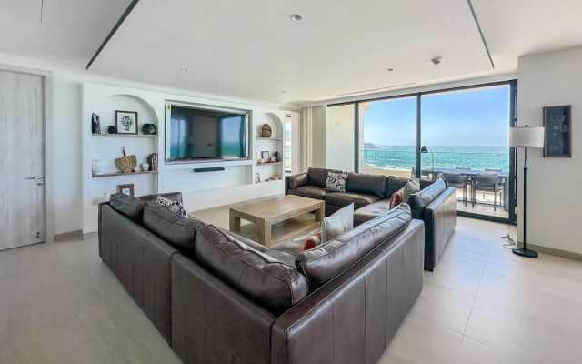 5BR Beachfront Luxury Condo