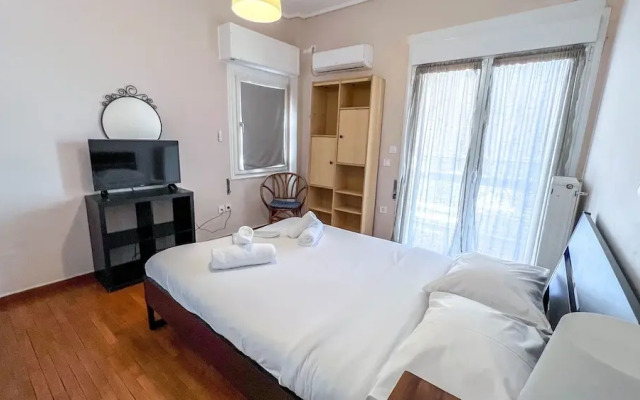 Alimos Sea View Family Apartment