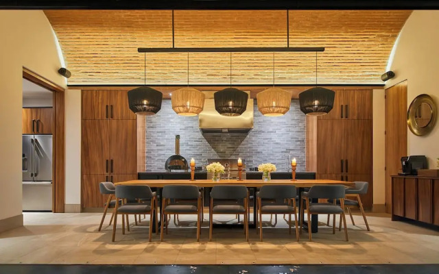 Singular Signature Residences