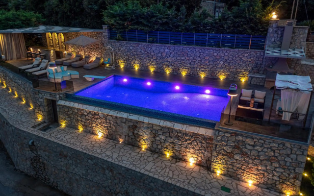 Luxurious Villa Kastro