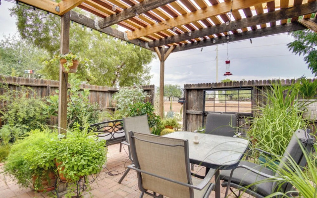 Pet-friendly Tucson Townhome w/ Pool Access!