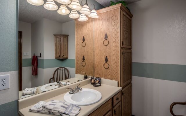 Enhanted Moose - Three Bedroom Cabin