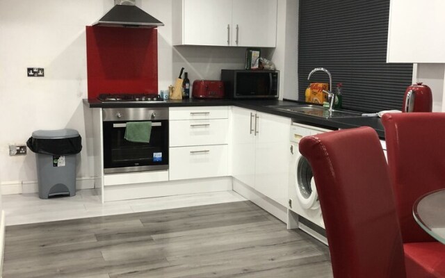 Nice 2 Bed Independent Annex in High Wycombe