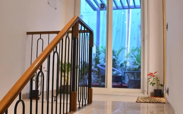 Luxuryhouse-3br-free Car & Driver-balcony-wifi