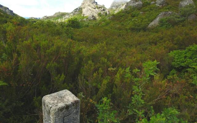 Casa MiraXurés con vistas a la Sierra del Xurés
