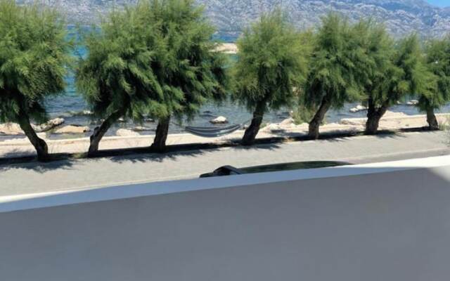 Beachfront House Marlot