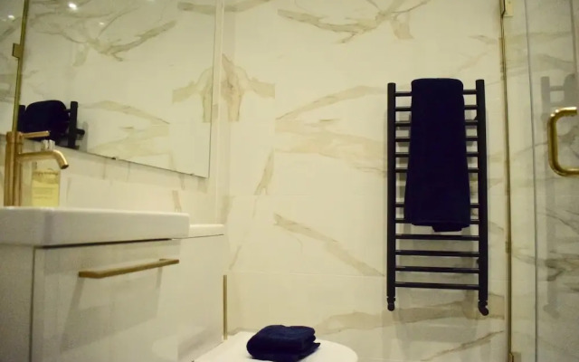 2 Bedroom Apartment in Great Location