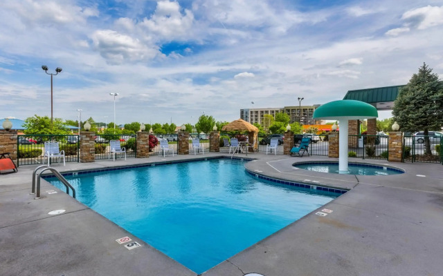 Park Grove Inn