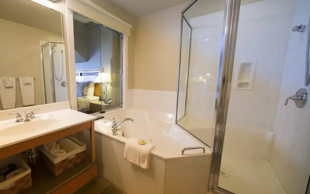 Sidney Waterfront Inn & Suites