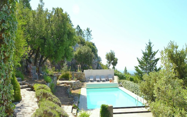 Villa in Tourtour With Swimming Pool