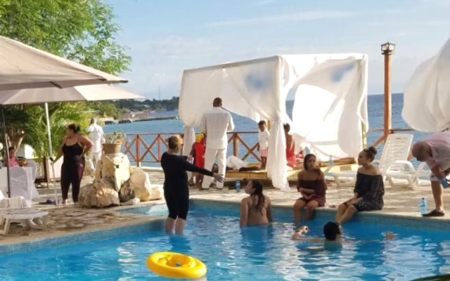 Ouanga Bay Beach Hotel