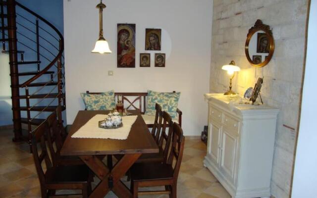 Sea view 4 bedroom house with pool and garden