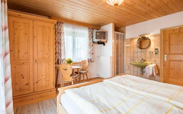 Spacious Apartment in Fügen near Ski Area