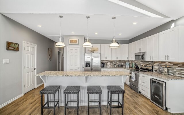 La Sirena - Overlooking Nature Preserve