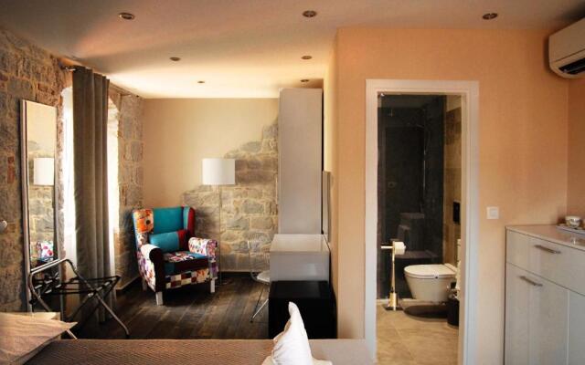 Elegant Residence Rooms