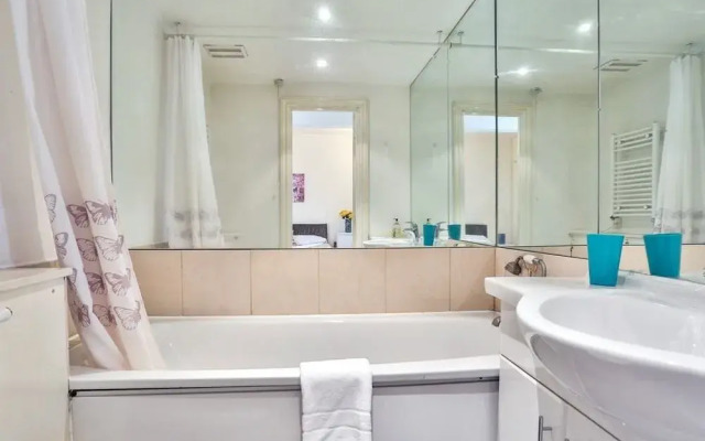 Sloane Avenue Apartment