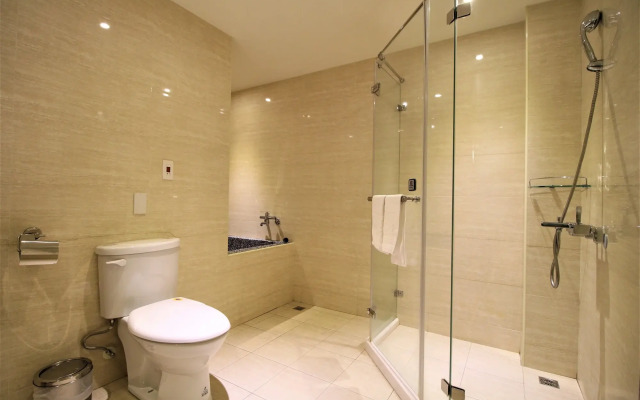 J Hotel