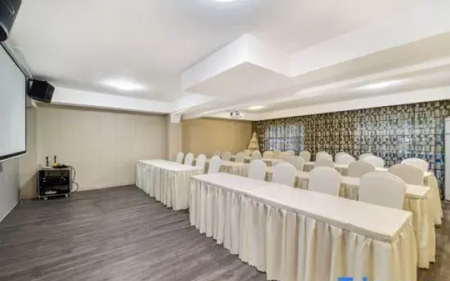 Zhongxin Apartment (Fenghua E-commerce Park)