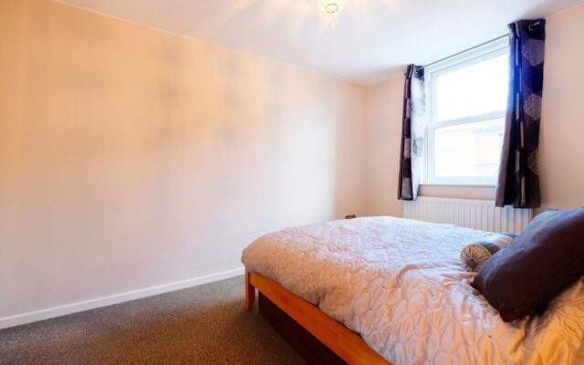 Spacious & Chic Central London Flat for 4