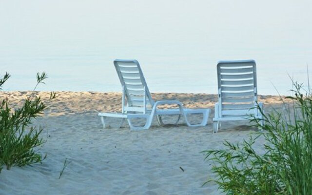 Glidden Lodge Beach Resort