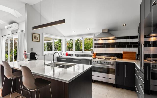 Charming Spacious Home in Birkenhead
