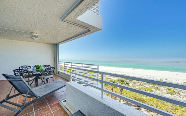 Oceanfront Marco Island Escape w/ Beach Access!