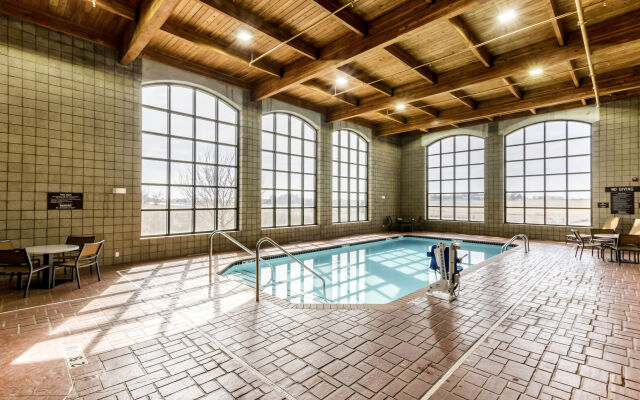 Holiday Inn Express & Suites Cedar Falls - Waterloo by IHG