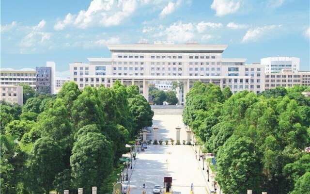 Manhatton Hotel Guangxi Univeristy