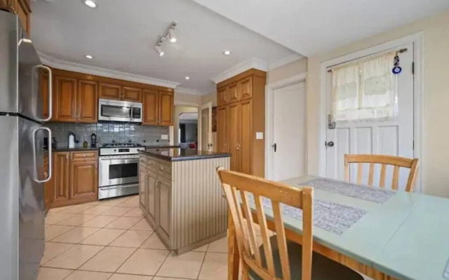 Comfy Kitsilano House