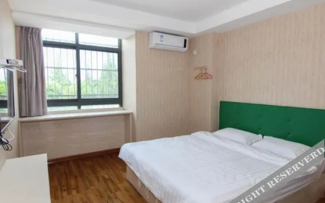 Yangzhou Lingdian Express Hotel