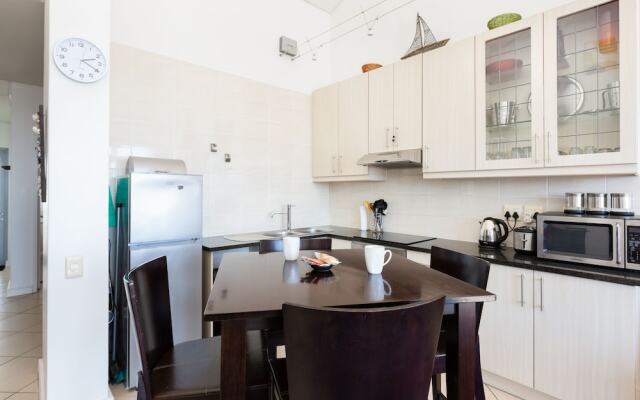 Seaside Village E21 by CTHA