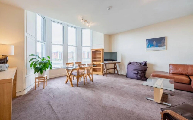 Roseangle - Spacious Family Apartment With South Facing Garden