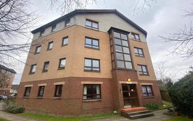 Beautiful 3 Bedroom Apt, mins from Glasgow Airport, M8 & SEC