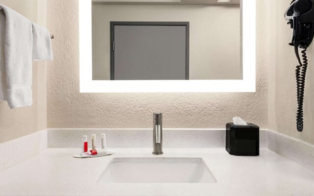 Econo Lodge Blackwell I 35