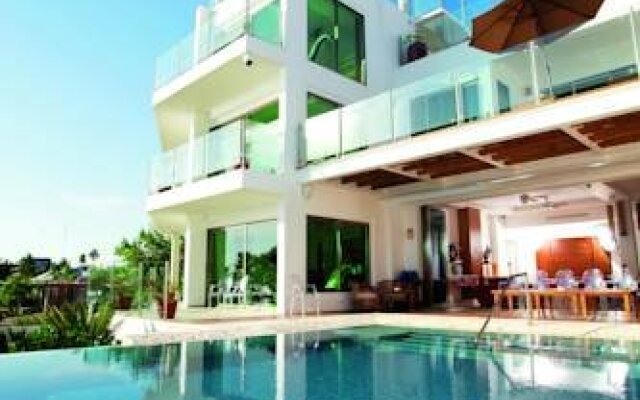Cuxos Hotel Beachfront