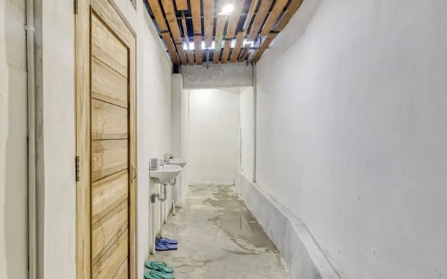 RedDoorz Hostel near Kalasan Temple