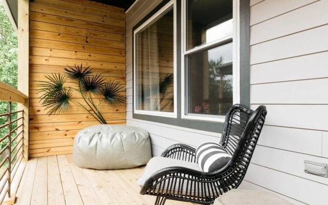 Stunning 3br/4ba min to DT